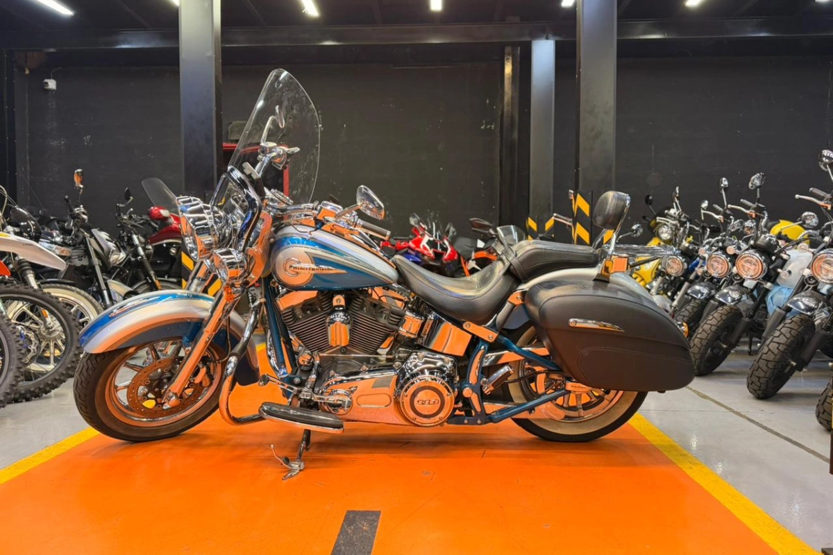 HARLEY DAVIDSON DELUXE CVO
